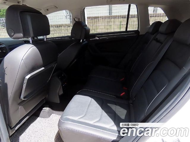 Volkswagen Tiguan (II) 2.0 TDI Premium 2020 — фото 6