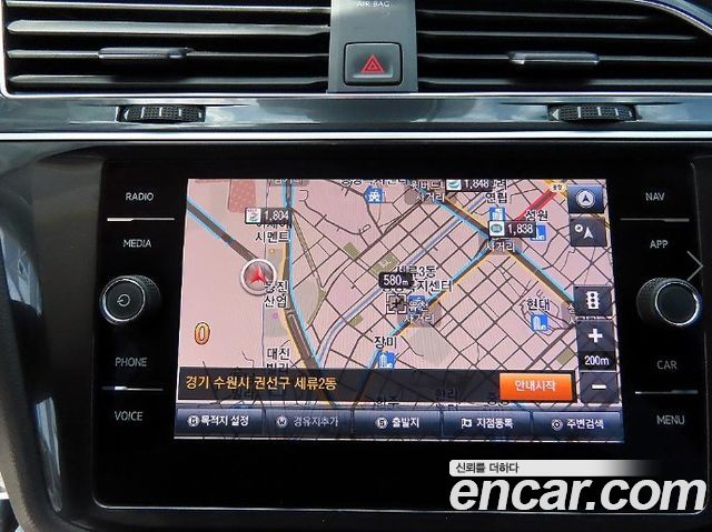 Volkswagen Tiguan (II) 2.0 TDI Premium 2020 — фото 17
