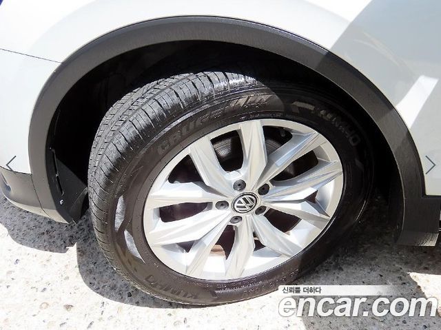 Volkswagen Tiguan (II) 2.0 TDI Premium 2020 — фото 24