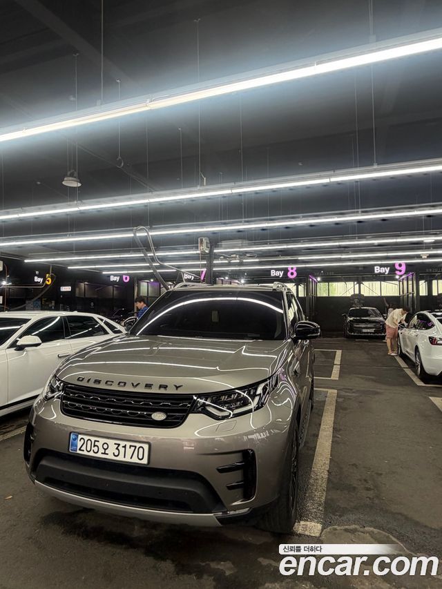 Land Rover Discovery 5 3.0 TD6 HSE Luxury 2017 — фото 2