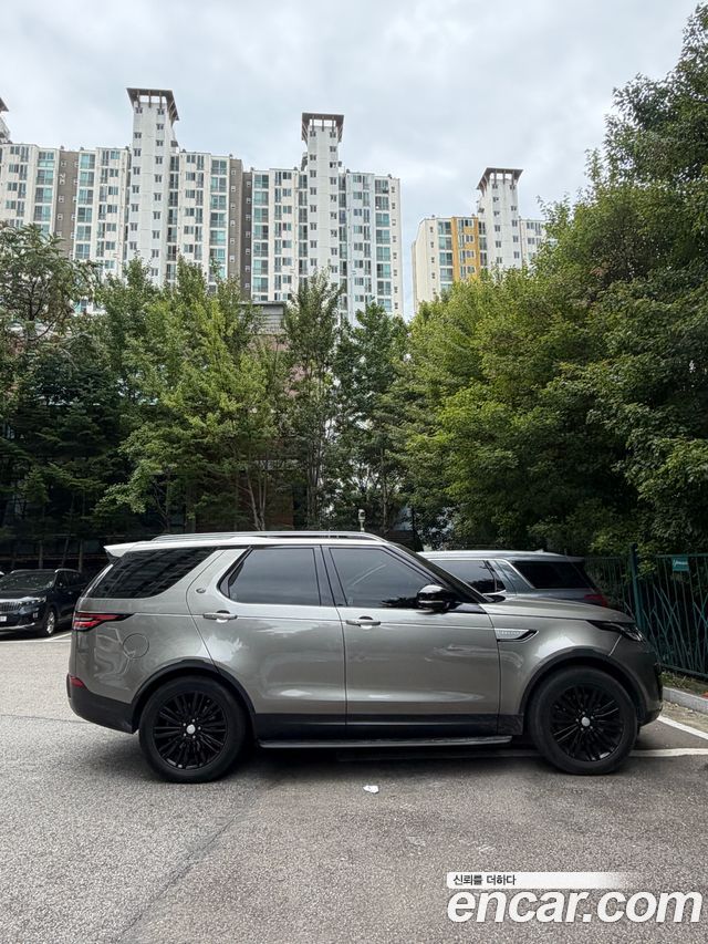 Land Rover Discovery 5 3.0 TD6 HSE Luxury 2017 — фото 5