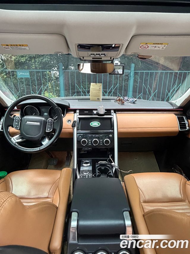 Land Rover Discovery 5 3.0 TD6 HSE Luxury 2017 — фото 12