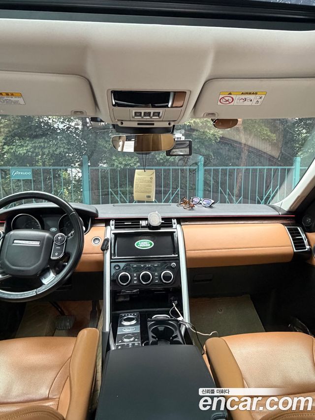 Land Rover Discovery 5 3.0 TD6 HSE Luxury 2017 — фото 13