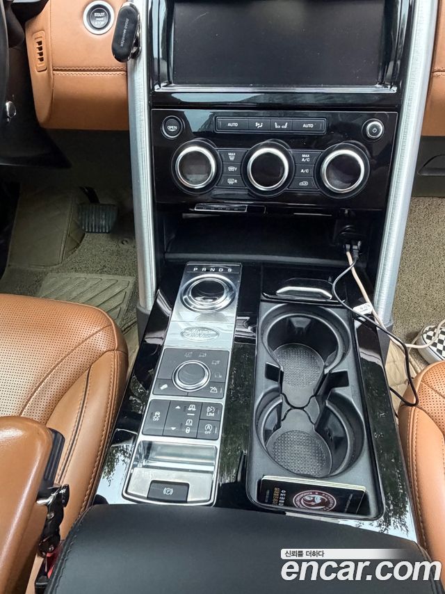 Land Rover Discovery 5 3.0 TD6 HSE Luxury 2017 — фото 14