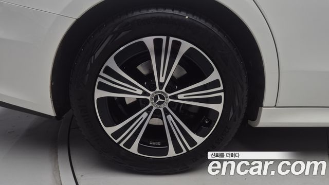Mercedes-Benz E-Class (W214) E200 Avantgarde 2024 — фото 16
