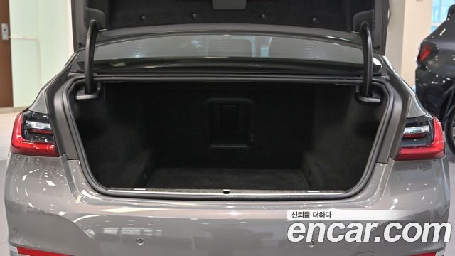 BMW 7 Series (G11) 730d xDrive Design Pure Excellence 2021 — фото 7