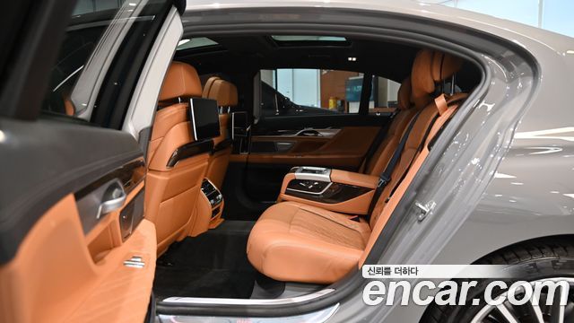 BMW 7 Series (G11) 730d xDrive Design Pure Excellence 2021 — фото 10