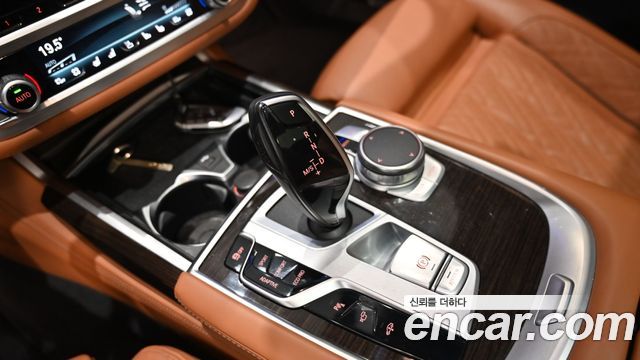 BMW 7 Series (G11) 730d xDrive Design Pure Excellence 2021 — фото 15