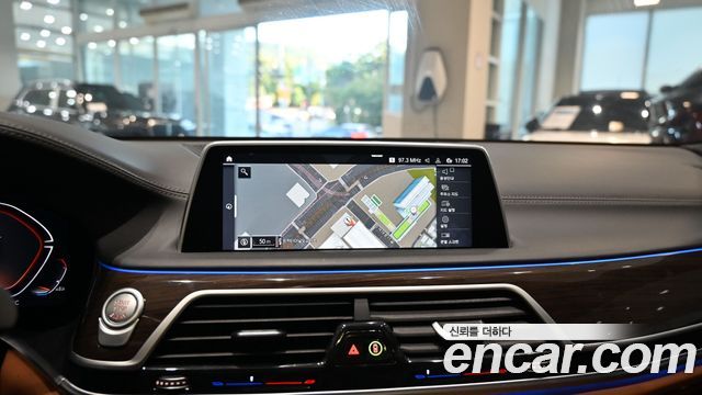 BMW 7 Series (G11) 730d xDrive Design Pure Excellence 2021 — фото 18