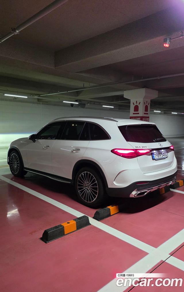 Mercedes-Benz GLC-Class (X254) GLC300 4MATIC AMG Line 2024 — фото 4