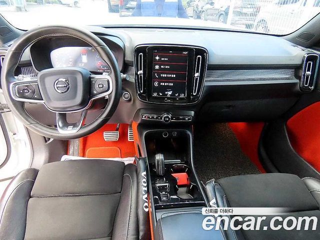 Volvo XC40 T4 R-Design 2020 — фото 7