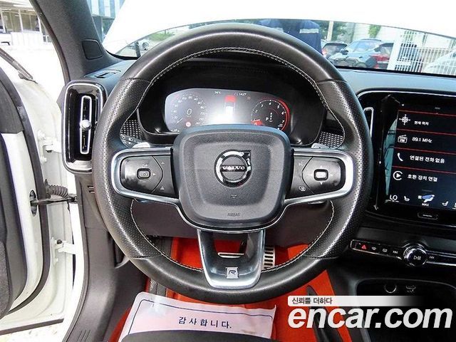 Volvo XC40 T4 R-Design 2020 — фото 16