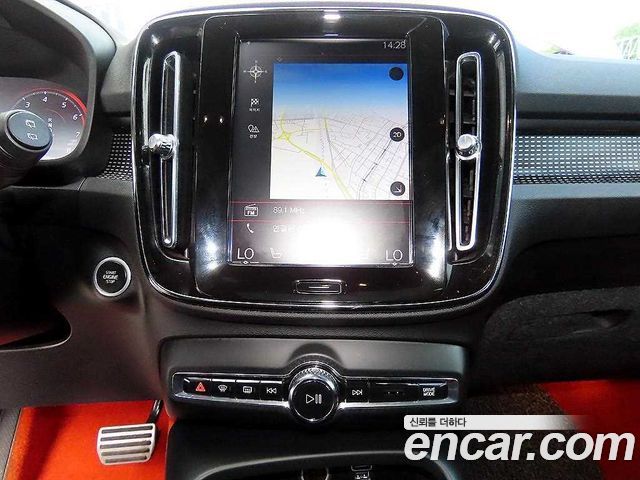Volvo XC40 T4 R-Design 2020 — фото 17