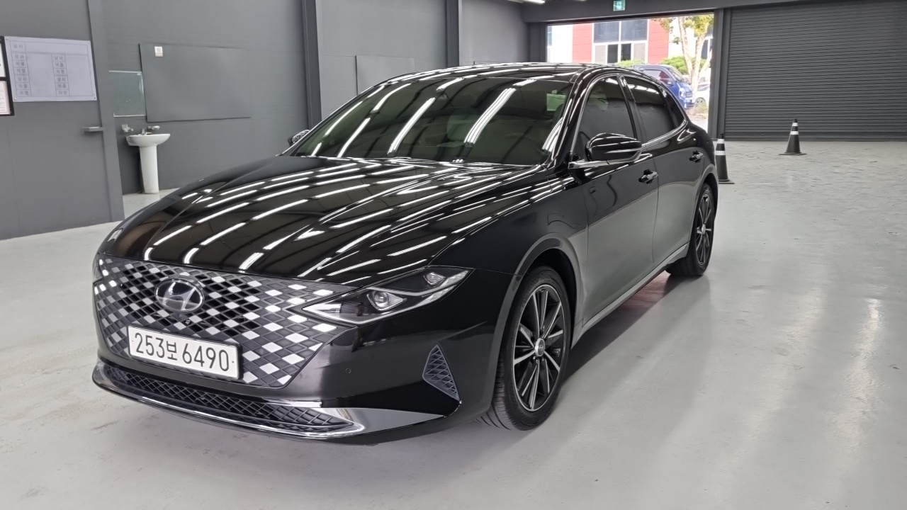 Hyundai Grandeur (IG) 2.5 Le Blanc