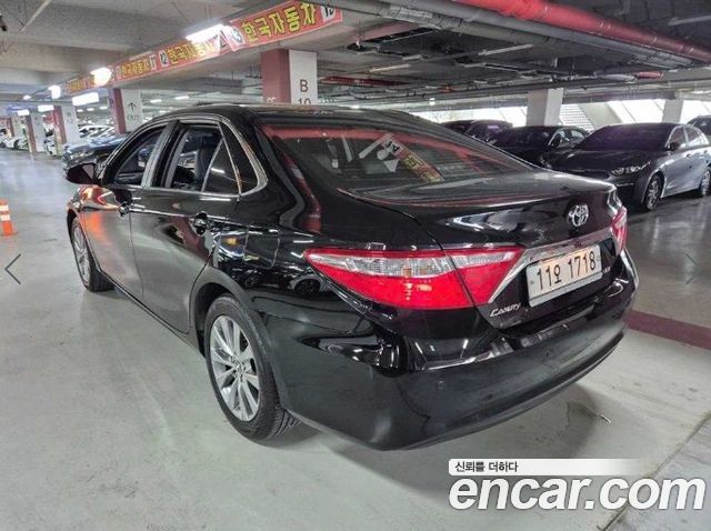 Toyota Camry 2.5 XLE 2015 — фото 4