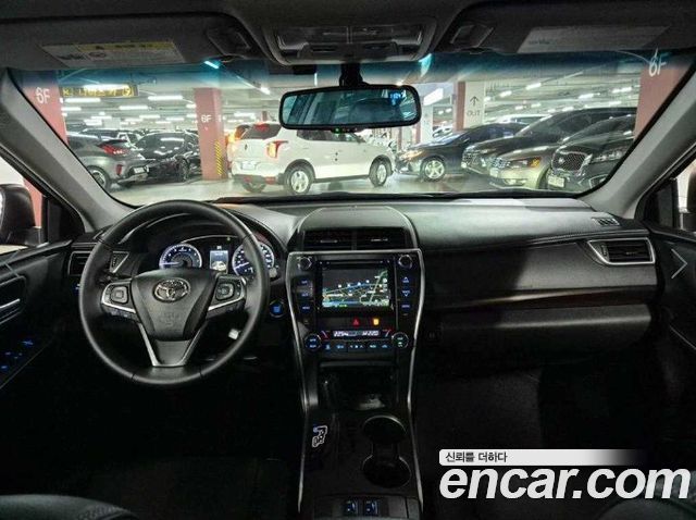 Toyota Camry 2.5 XLE 2015 — фото 5