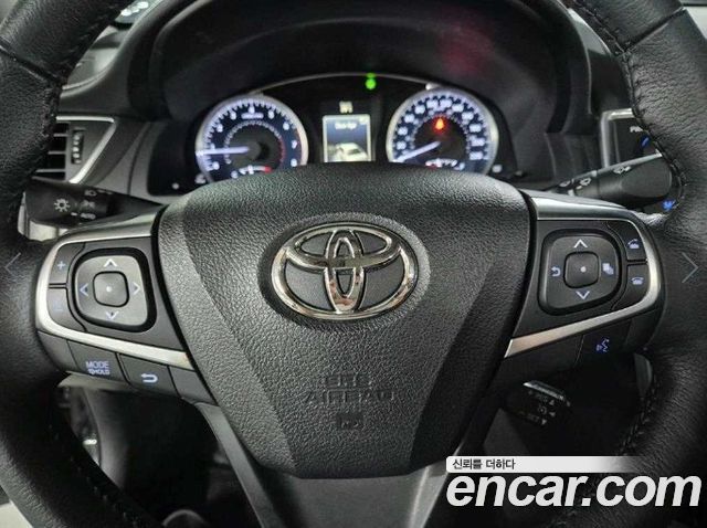 Toyota Camry 2.5 XLE 2015 — фото 15