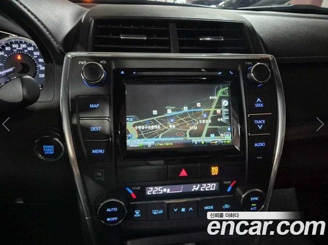 Toyota Camry 2.5 XLE 2015 — фото 17