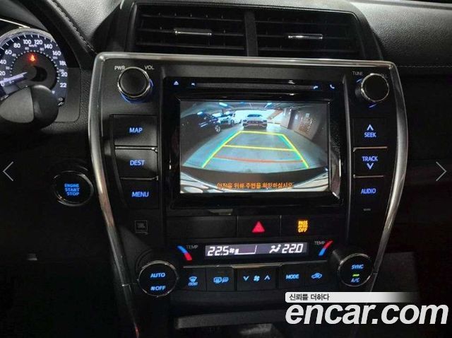 Toyota Camry 2.5 XLE 2015 — фото 18