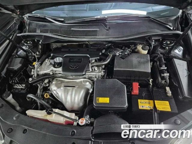 Toyota Camry 2.5 XLE 2015 — фото 24
