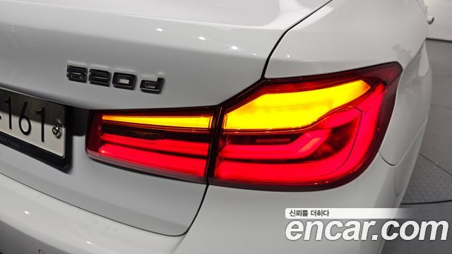 BMW 5 Series (G30) 520d xDrive M Sport Package Plus 2017 — фото 23