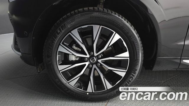 Volvo XC60 (II) B5 Ultimate Bright 2024 — фото 5