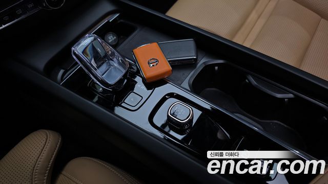 Volvo XC60 (II) B5 Ultimate Bright 2024 — фото 9