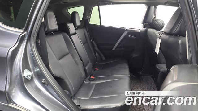 Toyota RAV4 2.5 2WD 4th 2018 — фото 12