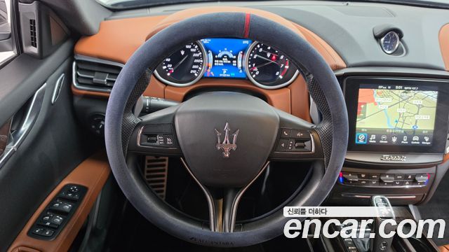 Maserati Ghibli 3.0 GranSport 3rd 2019 — фото 15