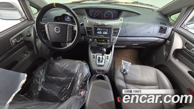 KG Mobility (SsangYong) Korando Turismo 4WD GT 9-seater 2015 — фото 7