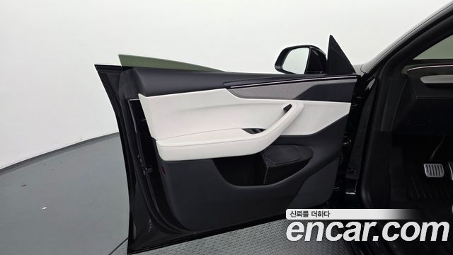 Tesla Model Y L Long Range AWD 2026 — фото 30