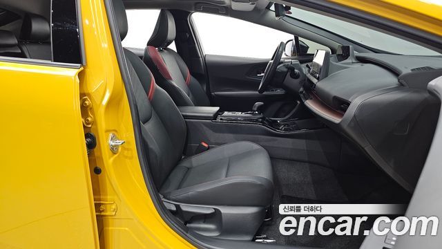 Toyota Prius (V) 2.0 PHEV XSE 2024 — фото 10