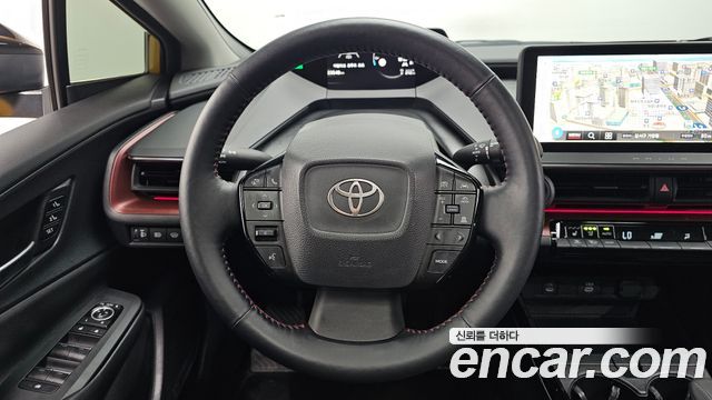 Toyota Prius (V) 2.0 PHEV XSE 2024 — фото 13