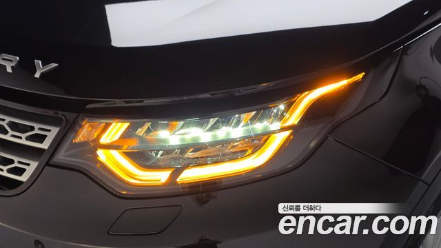 Land Rover Discovery 5 3.0 TD6 HSE Luxury 2017 — фото 22