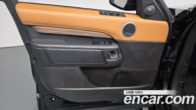 Land Rover Discovery 5 3.0 TD6 HSE Luxury 2017 — фото 24