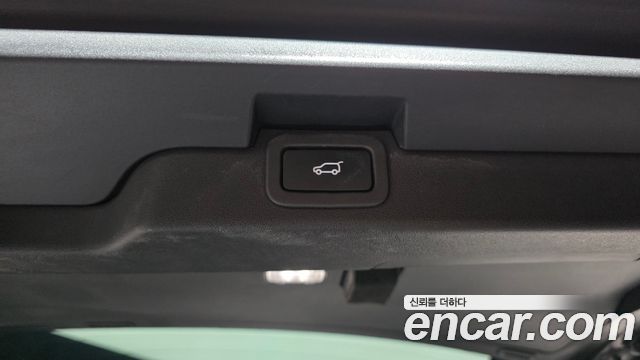 Land Rover Discovery 5 3.0 TD6 HSE Luxury 2017 — фото 27