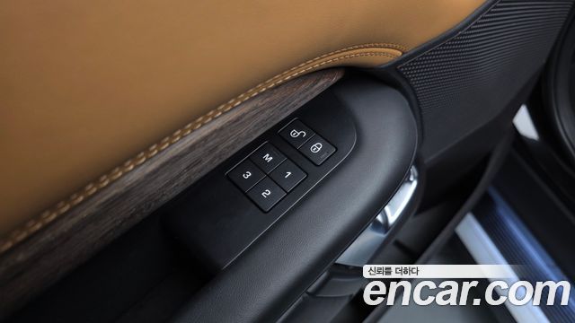 Land Rover Discovery 5 3.0 TD6 HSE Luxury 2017 — фото 36