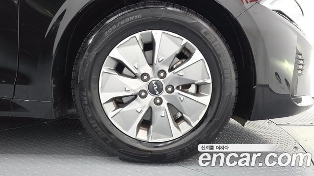 Kia K5 Hybrid (III) Trendy 2023 — фото 21