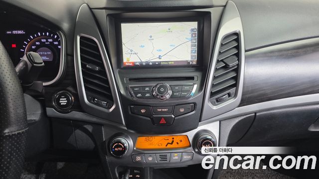 KG Mobility (SsangYong) Korando C 2.0 CVT 2WD Deluxe 2014 — фото 14