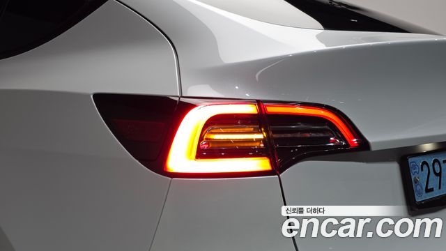 Tesla Model Y Long Range AWD 2022 — фото 23