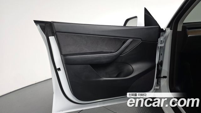 Tesla Model Y Long Range AWD 2022 — фото 24