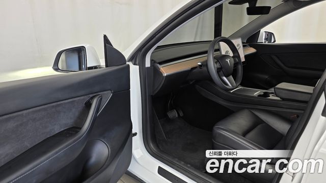 Tesla Model Y Long Range AWD 2021 — фото 10