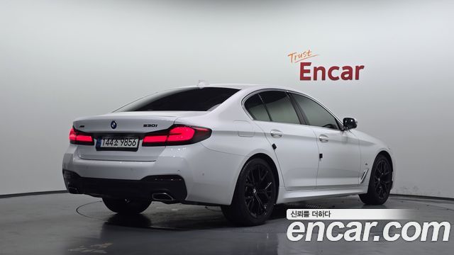 BMW 5 Series (G30) 530i xDrive M Sport Package 2023 — фото 2