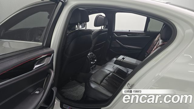 BMW 5 Series (G30) 530i xDrive M Sport Package 2023 — фото 12