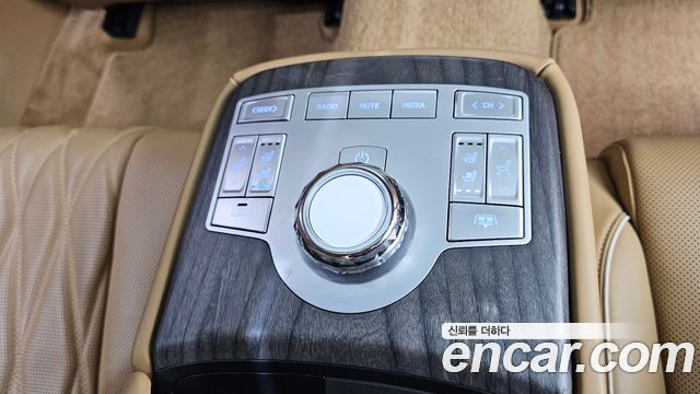 Genesis G80 (RG3) Gasoline 2.5 Turbo 2WD 2025 — фото 18