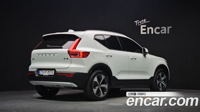 Volvo XC40 B4 Ultra Bright 2025 — фото 2