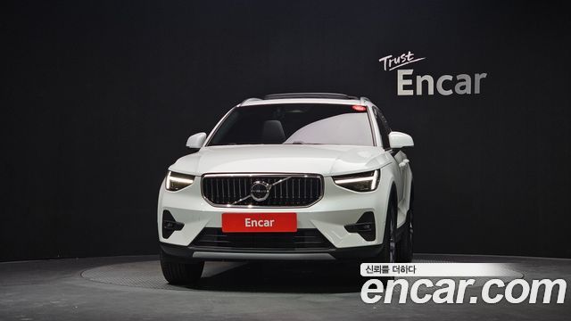 Volvo XC40 B4 Ultra Bright 2025 — фото 3