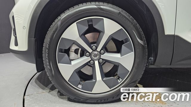 Volvo XC40 B4 Ultra Bright 2025 — фото 5