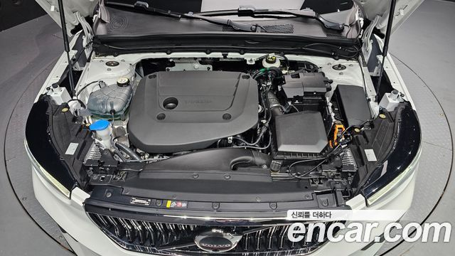 Volvo XC40 B4 Ultra Bright 2025 — фото 6