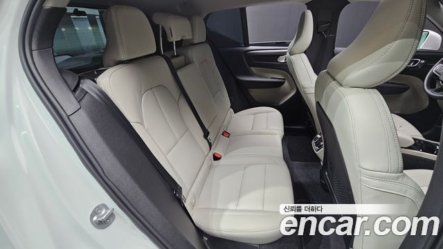 Volvo XC40 B4 Ultra Bright 2025 — фото 11